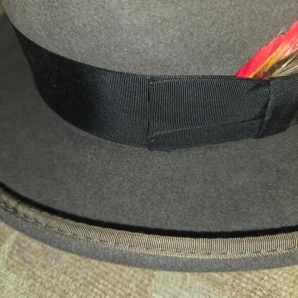 Bally Women\'s Grey and Red Hat fedora retro festival size 7 vintage classy